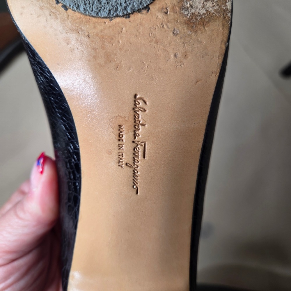 Salvatore Ferragamo Black Croc Embossed Leather Pumps Block Heel Sz 7 2A Narrow - Picture 15 of 16